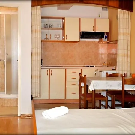 Emil - Great Location * Lumbarda